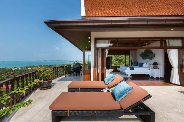 4 Bedrooms Villa