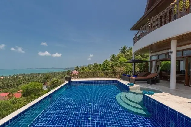 4 Bedrooms Villa