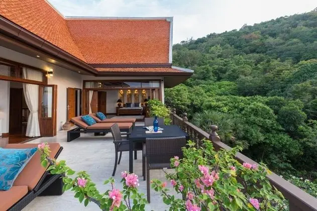 4 Bedrooms Villa