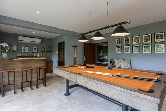 4 Bedrooms Villa
