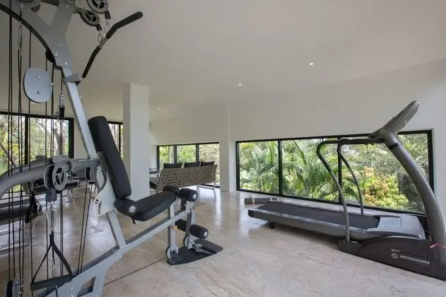 4 Bedrooms Villa