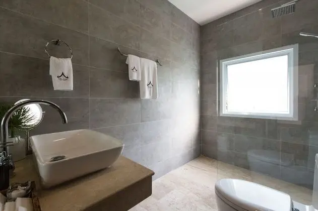 4 Bedrooms Villa