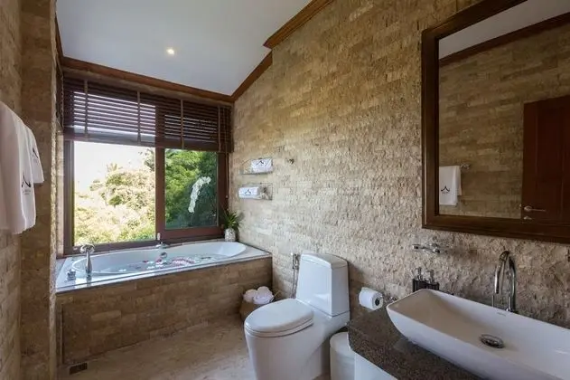 4 Bedrooms Villa
