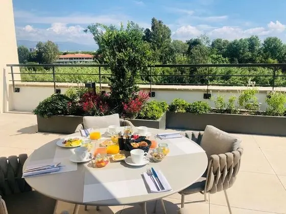 Süit, 1 En Büyük (King) Boy Yatak, Sigara İçilmez, Teras