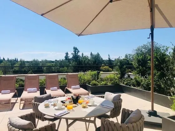 Süit, 1 En Büyük (King) Boy Yatak, Sigara İçilmez, Teras