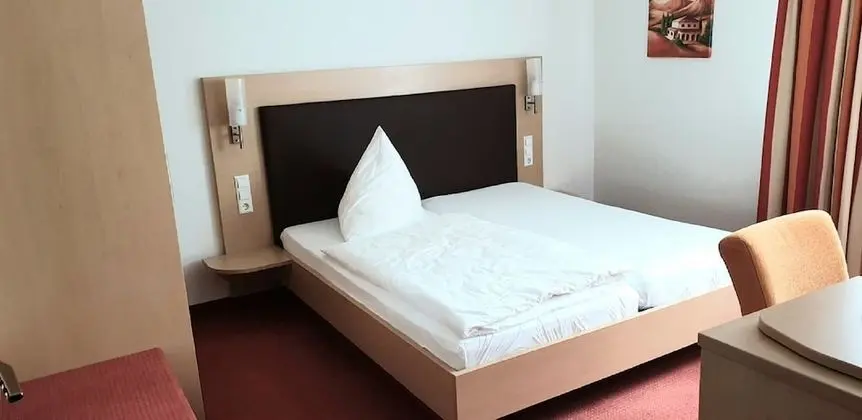 Comfort Tek Büyük Yataklı Oda