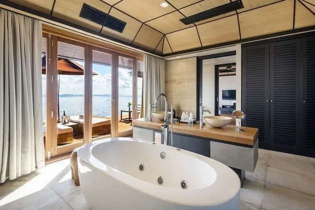 Deluxe Villa, Deniz Üstü