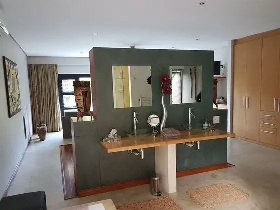 Luxury Süit, Bahçeli