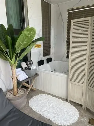 Basic Oda, 1 Büyük (Queen) Boy Yatak, Okyanus Manzaralı (private whirlpool, 102)