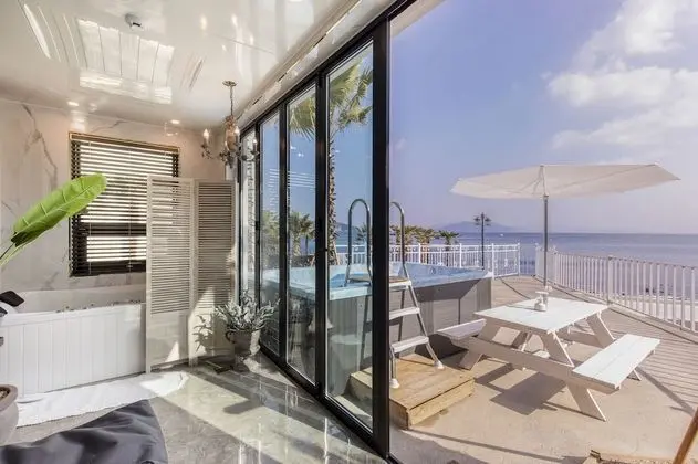 Basic Oda, 1 Büyük (Queen) Boy Yatak, Okyanus Manzaralı (private whirlpool, 102)