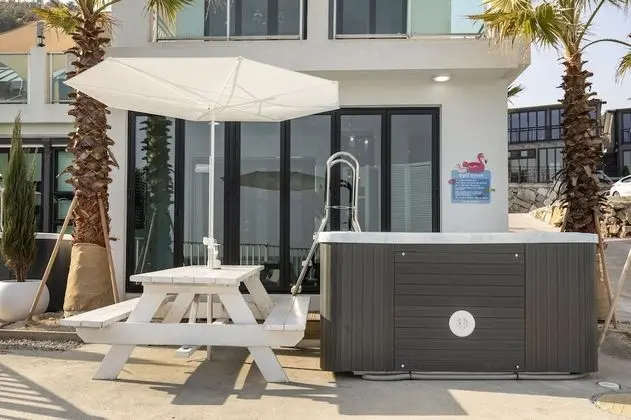 Basic Oda, 1 Büyük (Queen) Boy Yatak, Okyanus Manzaralı (private whirlpool, 102)