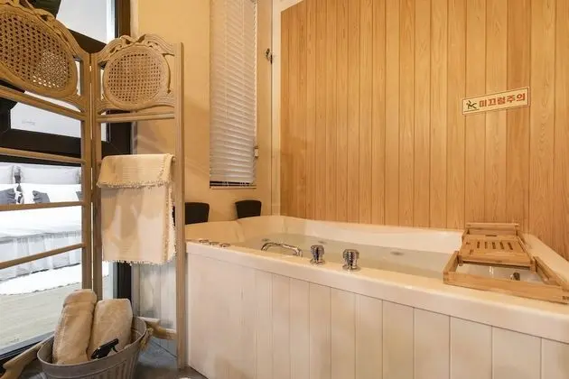 Basic Stüdyo, 1 Büyük (Queen) Boy Yatak, Okyanus Manzaralı (private whirlpool, 103)