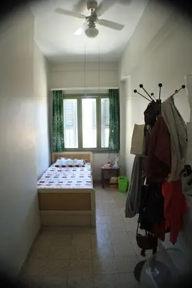 Tek Kişilik Oda, Ortak Banyo, Şehir Manzaralı (Jimi Hendrix)