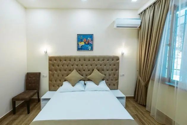Comfort Tek Büyük Yataklı Oda (Minas Avetisyan)