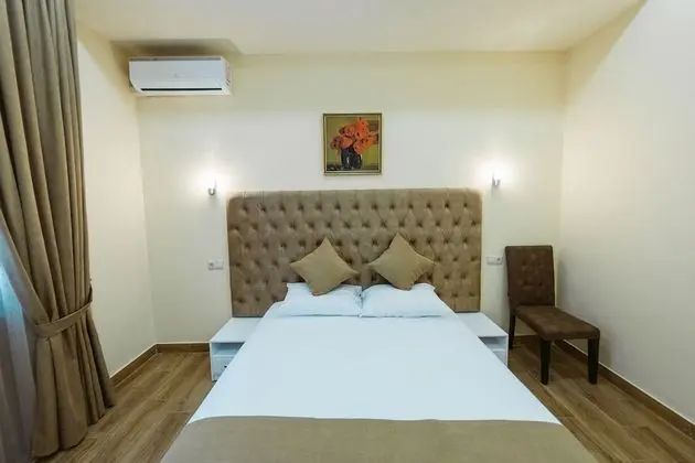 Design Tek Büyük Yataklı Oda (Surenyants)