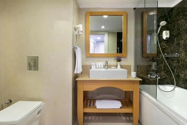 https://images.etstur.com/imgproxy/resize/2560x1440/files/images/hotelImages/etsrooms/234/Limak_Arcadia_Sport_Resort_20260430094529_0.jpg