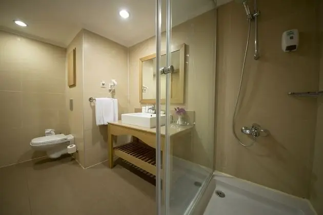 Standard Room (2 Adults 2 Children)