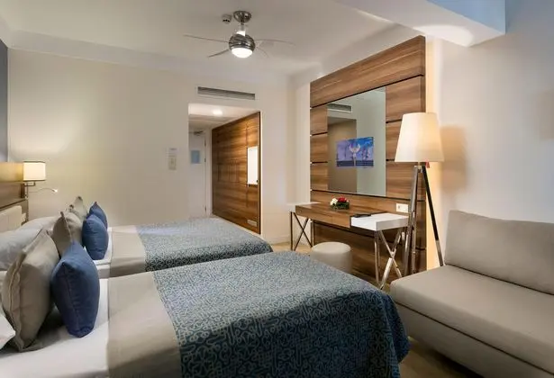 https://images.etstur.com/imgproxy/resize/2560x1440/files/images/hotelImages/etsrooms/236/Limak_Atlantis_De_Luxe_Hotel___Resort_20250703093213_1.jpg