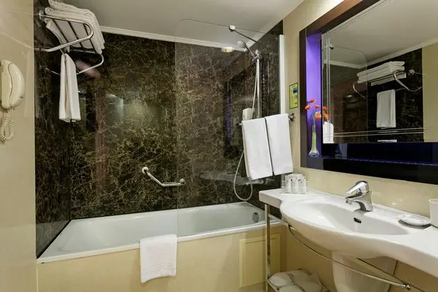 https://images.etstur.com/imgproxy/resize/2560x1440/files/images/hotelImages/etsrooms/236/Limak_Atlantis_De_Luxe_Hotel___Resort_20250703093214_2.jpg