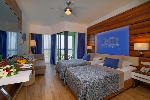 https://images.etstur.com/imgproxy/resize/2560x1440/files/images/hotelImages/etsrooms/236/Limak_Atlantis_De_Luxe_Hotel___Resort_20250703093216_4.jpg