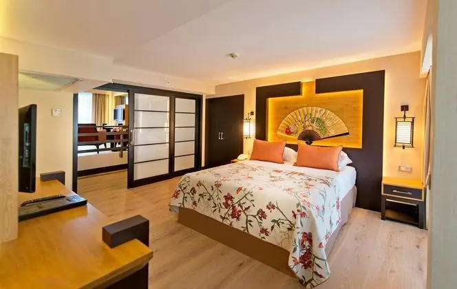 https://images.etstur.com/files/images/hotelImages/TR/51124/l/Limak-Lara-De-Luxe-Oda-328554.jpg