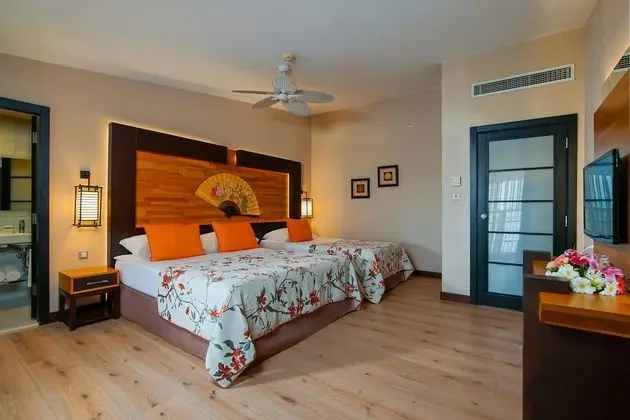 https://images.etstur.com/files/images/hotelImages/TR/51124/l/Limak-Lara-De-Luxe-Oda-328556.jpg