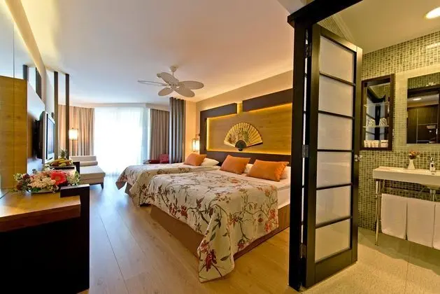 https://images.etstur.com/files/images/hotelImages/TR/51124/l/Limak-Lara-De-Luxe-Oda-328561.jpg
