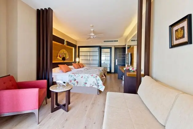 https://images.etstur.com/files/images/hotelImages/TR/51124/l/Limak-Lara-De-Luxe-Oda-328562.jpg