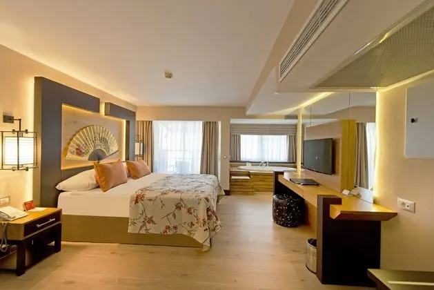 https://imagessl.etstur.com/files/images/hotelImages/TR/51124/l/Limak-Lara-De-Luxe-Oda-160885.jpg