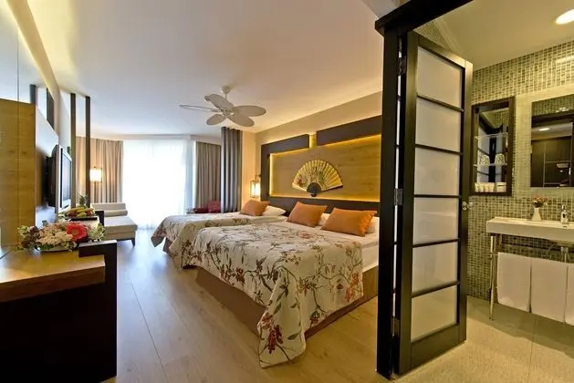 https://imagessl.etstur.com/files/images/hotelImages/TR/51124/l/Limak-Lara-De-Luxe-Oda-160889.jpg