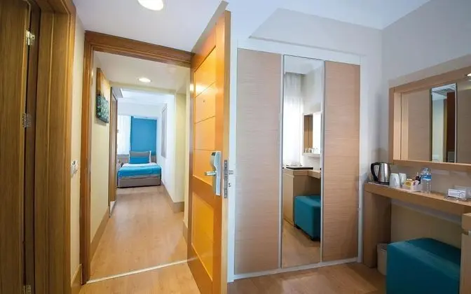 https://images.etstur.com/files/images/hotelImages/TR/51671/l/Limak-Limra-Hotel-Resort-Oda-355188.jpg