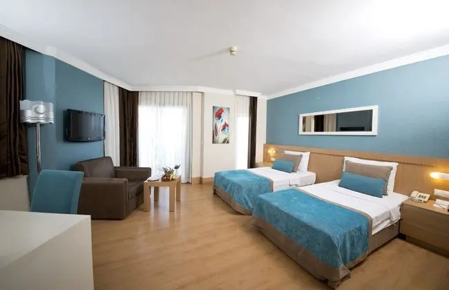 https://imagessl.etstur.com/files/images/hotelImages/TR/51671/l/Limak-Limra-Resort-Oda-161139.jpg