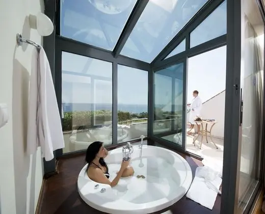 Jetted tub