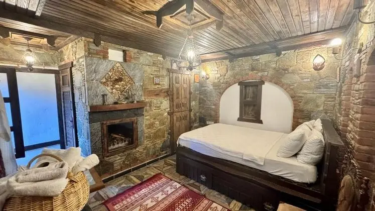 Taş Oda, Bahçe Manzaralı
