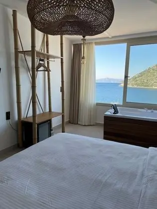Jakuzili Standard Custom Deniz Manzaralı Oda