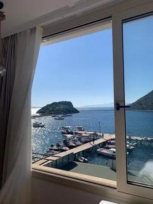 Jakuzili Standard Custom Deniz Manzaralı Oda