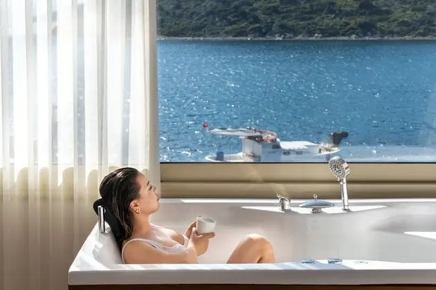 Jakuzili Standard Custom Deniz Manzaralı Oda