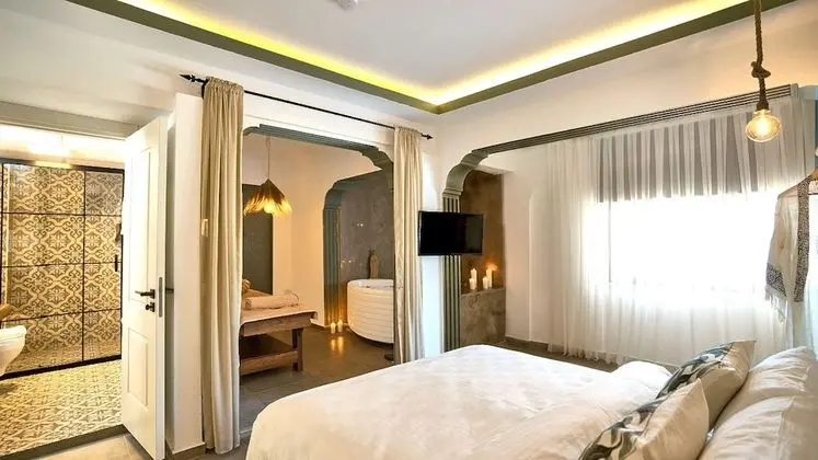 Jakuzili Suite Custom Oda