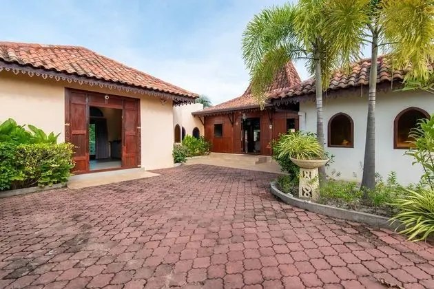 Anggun Villa