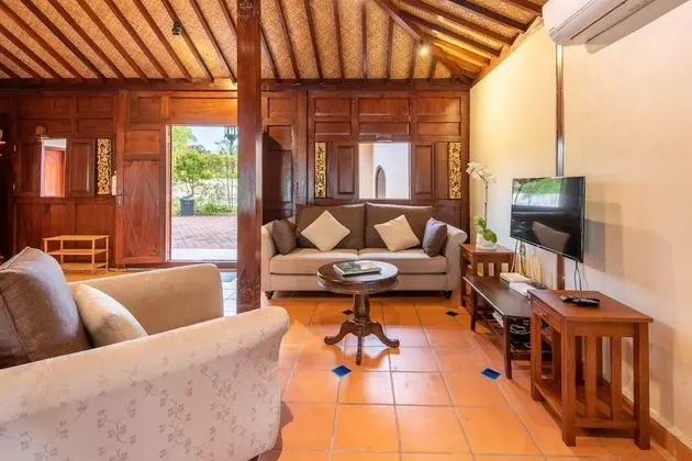 Anggun Villa