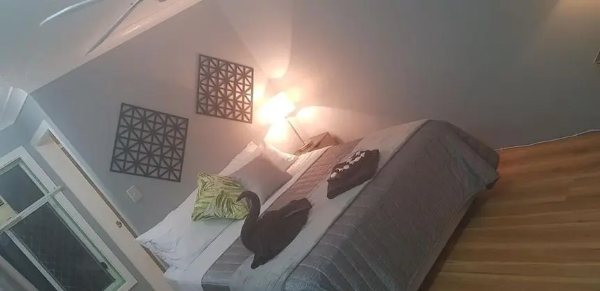İki Ayrı Yataklı Oda (Down Stairs)