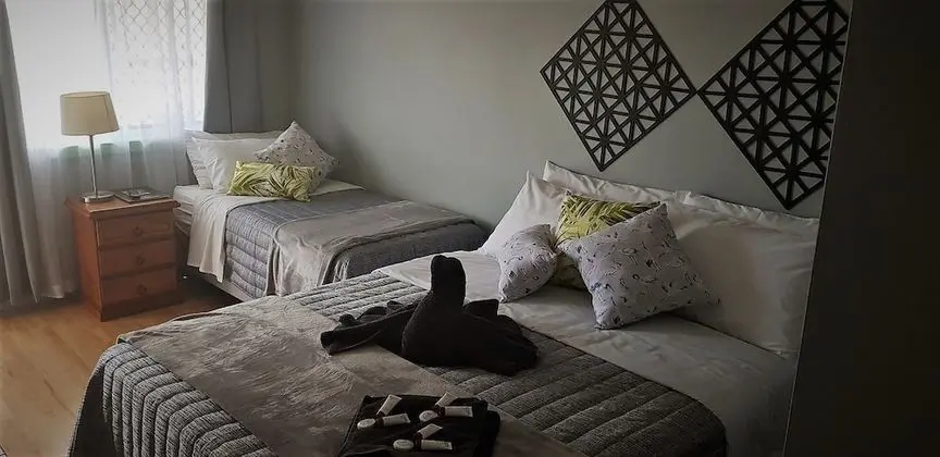 İki Ayrı Yataklı Oda (Down Stairs)