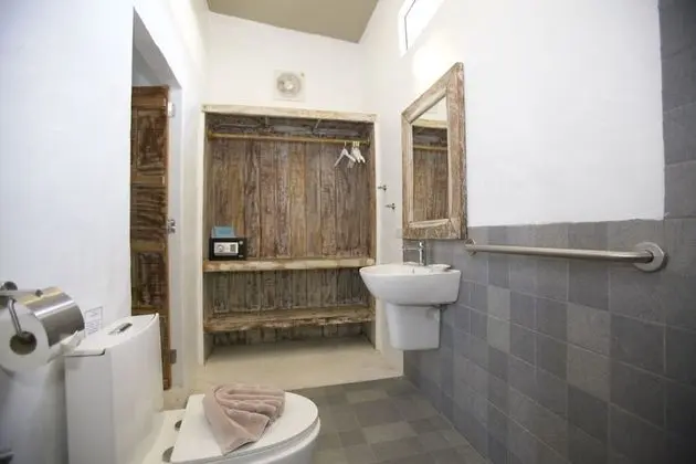 Kır Evi, Plaj Kenarı