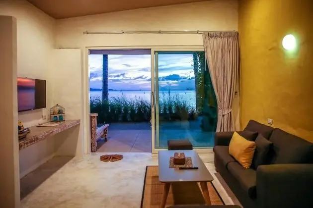 Superior Suite Beachfront Room