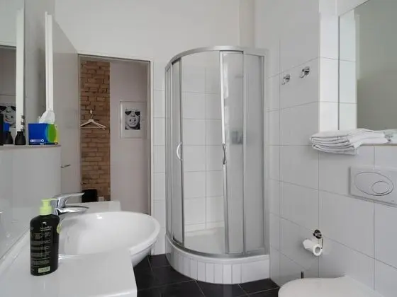 Apart Daire, 1 Büyük (Queen) Boy Yatak ve Çekyat (Berlin Kopenhagener Str. | One-Bedroo)