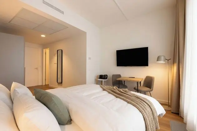 Suite L