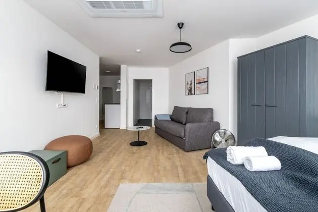 Apart Daire, 1 Büyük (Queen) Boy Yatak ve Çekyat (limehome Klagenfurt |  Suite XL + sof)