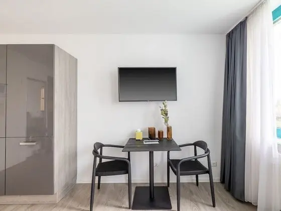 Suite M - Courtyard View
