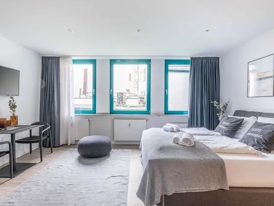 Suite M - Courtyard View