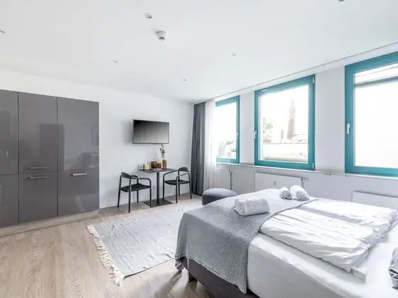 Suite M - Courtyard View